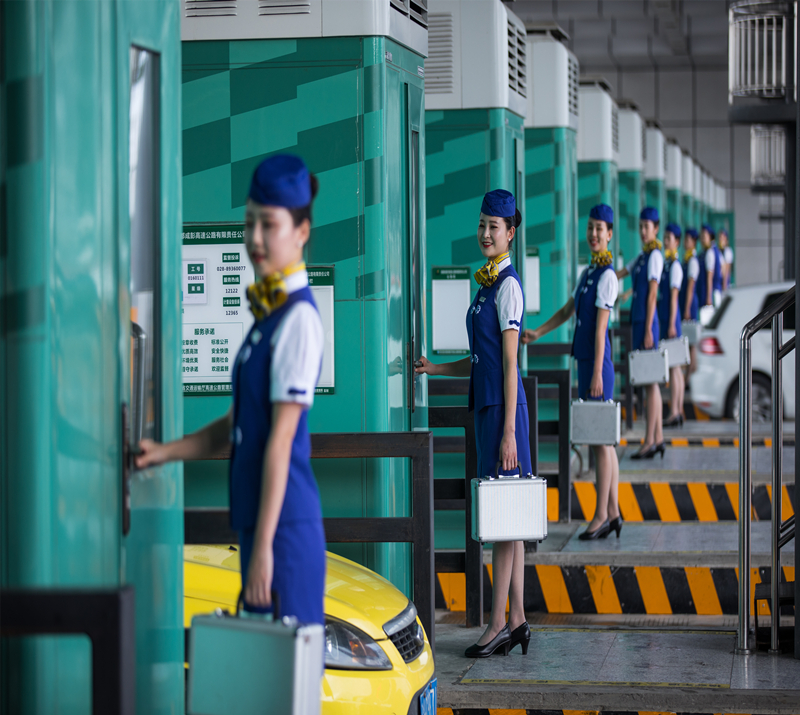 1603184348393037361.jpg 成高股份公司匠心蓝创新服务队工作照1_副本.jpg