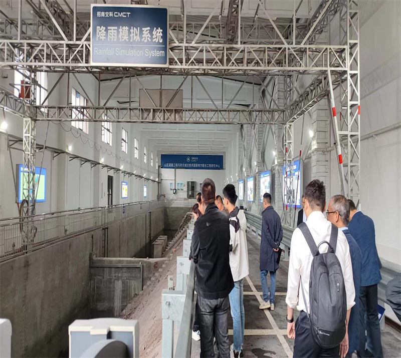 20231016党旗红·匠心蓝——打开创新视野 领航智慧交通——高速运管公司赴京东“亚洲一号仓”、南渝绵南公司和招商交科公司开展交流学习 (5).jpg