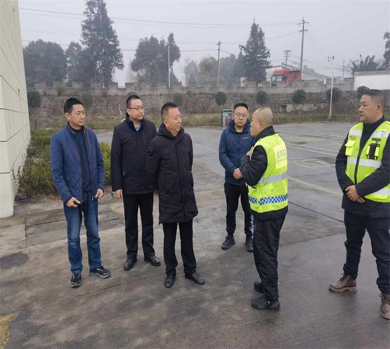 省交通执法总队（厅高管局）检查组督导成温邛高速、邛名高速岁末年初安全生产和防灾减灾工作.jpg