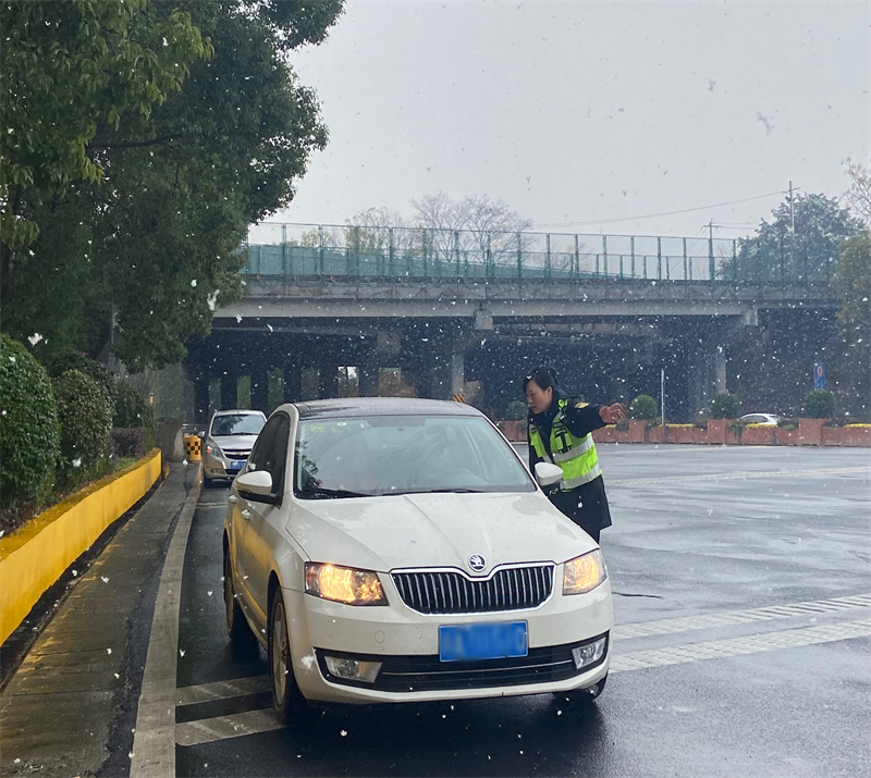 20240124以“动”治“冻”，城北高速公司多举措应对低温雨雪天气1_proc.jpg